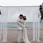 Tenues idéales pour un mariage au bord de l'eau.