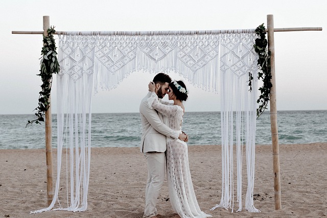 Tenues idéales pour un mariage au bord de l'eau.