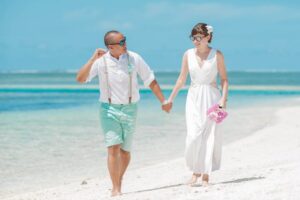 Maillot de bain tendance et mariage : élégance, confort et stratégie