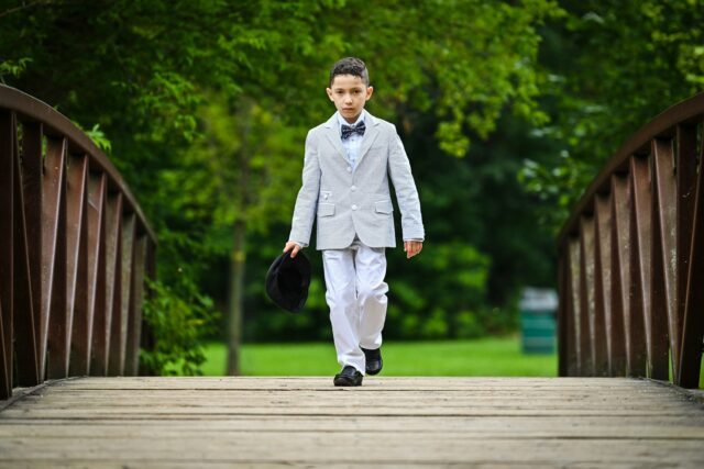 Mariage chic : tenues enfant élégantes et confortables
